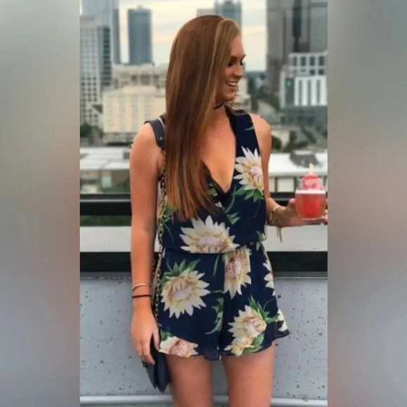 Show Me Your Mumu Floral Shorts Romper - Medium.   X - Picture 1 of 5